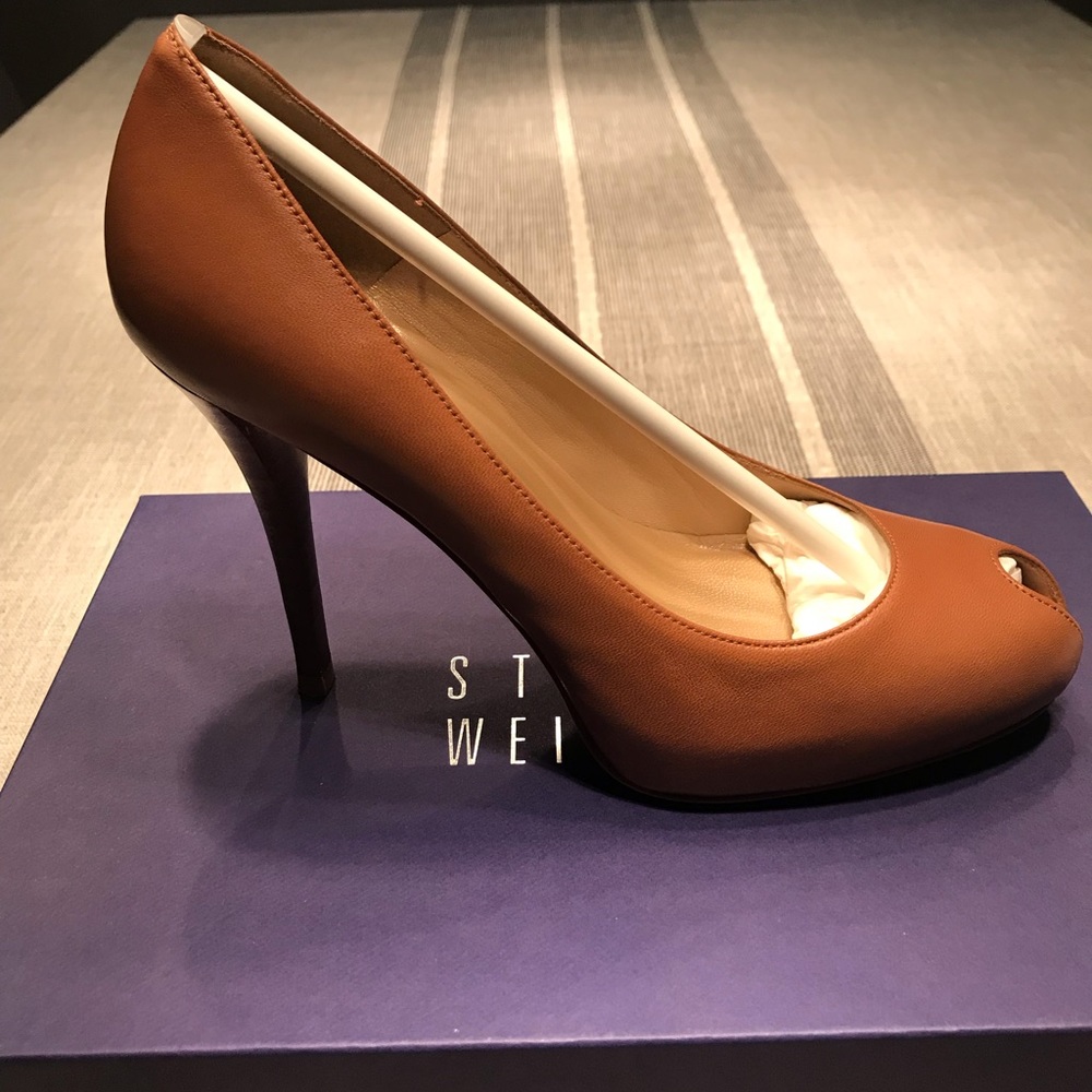 Stuart Weitzman PeekPump